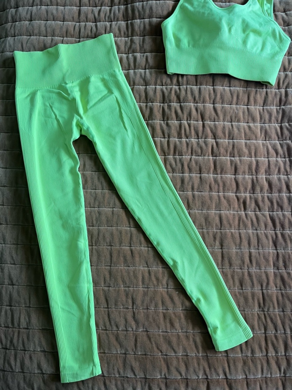 JoyLab Neon Ribbed Seamless workout set - Picture 2 of 5